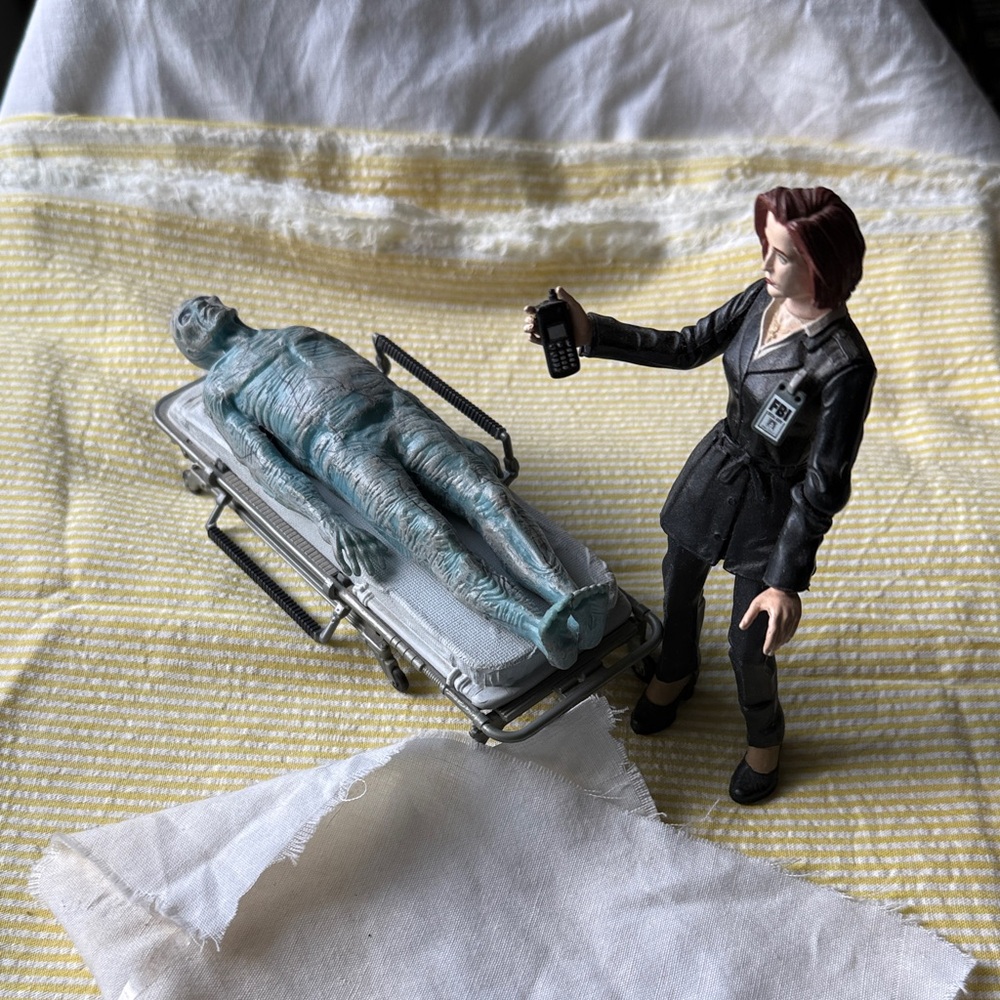 The X-Files Dana Scully Action Figure with Alien Stretcher Scene